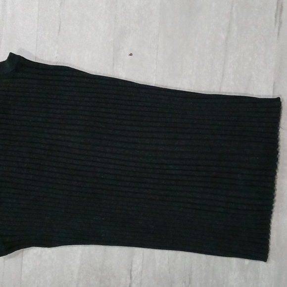 Cable & Gauge Ribbed knit tank top. SIZE MEDIUM. - Picture 4 of 10